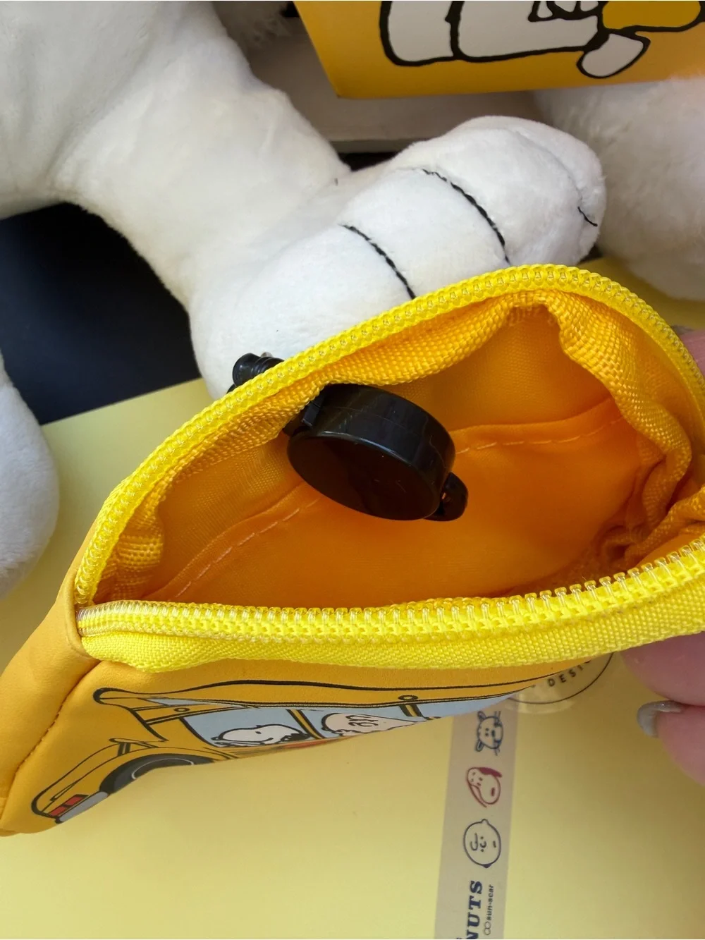 Peanuts Yellow School Bus Key & Card Holder - Picture 5 of 5